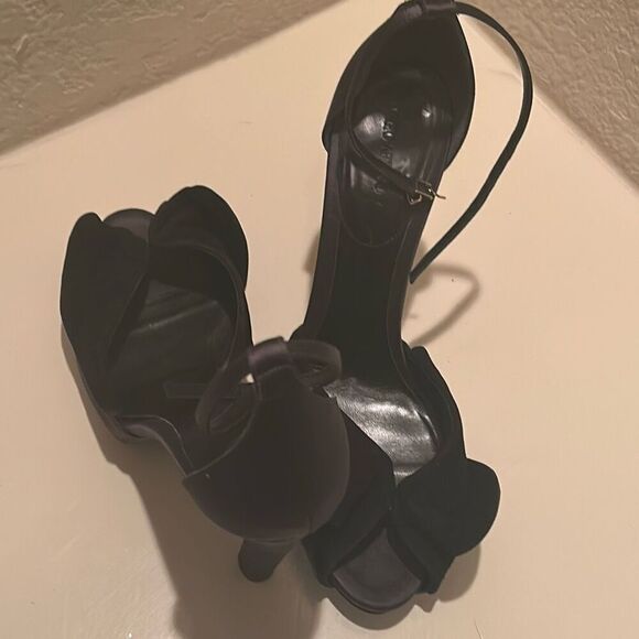 Giorgio Armani Womens Size 41 Open Toe Bow Front Pump Heels Black Velvet & Satin - Picture 10 of 12